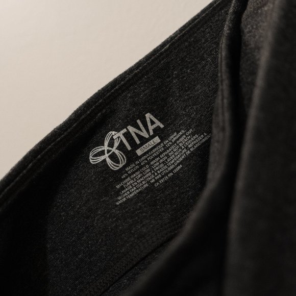 Aritzia TNA Leggings - Picture 1 of 2